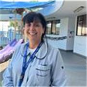 Profesor de matemáticas hasta 1 medio con guías y trabajo utilizando deberías metodologías