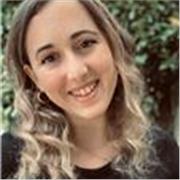 Abilitata alla professione forense e Laureata in giurisprudenza con il massimo dei voti, con esperienza di tutoraggio universitario
