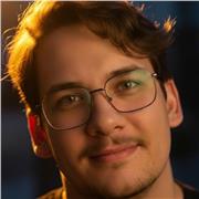 Professor de História e Matemática na rede de Taubaté, licenciado em História, em formação em Matemática (R2)