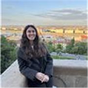 Profesora de primaria apta para todos los cursos. 