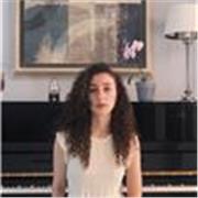 Profesora de piano ofrece clases online