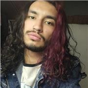 Profesor de español nativo enseña a niños y adultos con método inmersivo