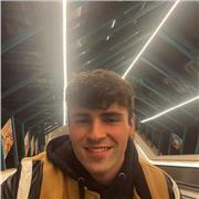 Diplomato al liceo musicale, offro i miei insegnamenti a chi vuole imparare a suonare e conoscere questo strumento, accordi, brani