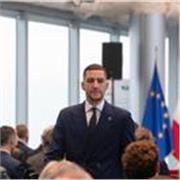 Docente di Matematica, laureato in Economia Aziendale Internazionale con esperienza pluriennale in ambito insegnamento e controllo