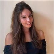 Profesora de Inglés con experiencia en ESO, Bachillerato y preparación de exámenes Cambridge a todos los niveles (A1-C2).