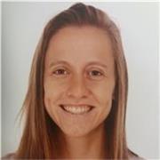 Maestra de educación primaria con mención en Educación Física, entrenadora de balonmano y monitora de multideporte. 