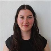 Profesora graduada en Humanidades que imparte clases presenciales y online. 