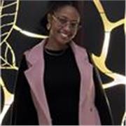 Professional English Tutor Helping Learners of All Ages Build Confidence and Fluency