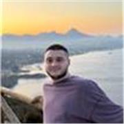 Estudiante de la carrera de Estudios Ingleses, en último año solo con una literatura pendiente. Preparador de alumnos para examen.