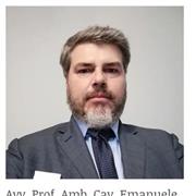 Docente offre ripetizioni di diritto a studenti delle scuole superiori