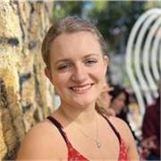 Hi! I’m Emma — a TEFL-certified, native English teacher helping kids and adults learn with confidence