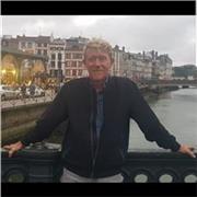 Parisino residente en España desde hace diez años.Doy clases presenciales a domicilio y en el mio propio