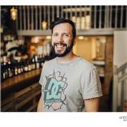 Professeur de cuisine et de sommellerie original et créatif. Bistronomique, pâtisserie, végétarienne, basse temperature, sous vide