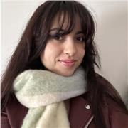 Profesora de refuerzo de ESO y bachillerato de ciencias de la salud, también con nivel C1 de inglés.