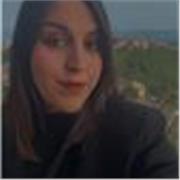 Biologa offre lezioni di Scienze Naturali, con particolare approfondimento della biochimica, rivolte a studenti di scuola superior