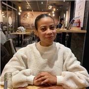 Coucou ! Mi nombre es Laura Wilson, estudiante de Comunicación ejecutiva bilingüe, mi lengua materna es el español