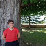 Laureata in lingue, professionista da più di dieci anni, impartisce lezioni di inglese