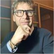 Laureato in Filosofia ed Etica delle relazioni, offre lezioni: materie umanistiche, orientamento, motivazione, studio efficace