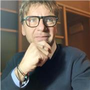 Laureato in Filosofia ed Etica delle relazioni, offre lezioni: materie umanistiche, orientamento, motivazione, studio efficace
