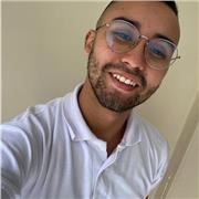 Estudiante de ingeniería industrial, que como segunda lengua domina el francés con experiencia en atención de clientes con francés como lengua nativa