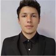 profesor de matematicas imparte clases a niños de cualquier edad sobre matematicas basicas