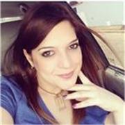 Profesora que imparte clases particulares a estudiantes de cualquier edad