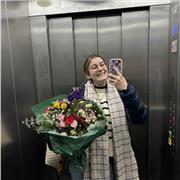 Französin, ich kann beides Französisch und Englisch unterrichten. 
C1 Deutsch und Englisch ( Cambridge)