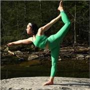 Profesora certificada de Yoga Sivananda y Yoga aéreo