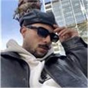 Profesor de danza con enfoque consciente, clases personalizadas para todas las edades.
	•	Docente de danza con experiencia escénic