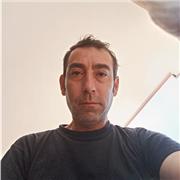 Profesor de matemáticas imparte clases a niños de todas las edades