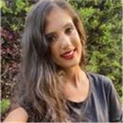 Me defino como uma boa ouvinte, compreensiva e observadora
