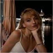 Soy hablante nativa de español y doy clases patinaje sobre hielo a diferentes niveles