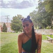 profesora de apoyo escolar de forma presencial