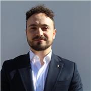 Laureato in Lingue Straniere impartisce lezioni di inglese per studenti di scuole medie e superiori