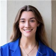 Soy hablante nativa de inglés de EE.UU. y trabajo en un colegio de primaria. Ofrezco clases a niños, adolescentes y adultos.