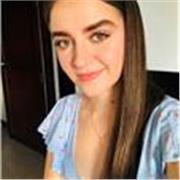 Profesora de preescolar, enfocada en procesos de lecto-escritura