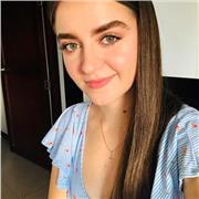 Profesora de preescolar, enfocada en procesos de lecto-escritura