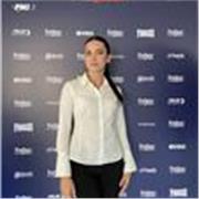 studentessa medicina impartisce ripetizioni in presenza di matematica a ragazzi di medie e liceo