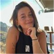 Positiva, activa, extrovertida, respetuosa, sencilla, cariñosa. Clases a niños