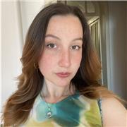 Laurenda in Economics and Management, impartisce lezioni di matematica per bambini e ragazzi di ogni età (fino al 5 liceo)