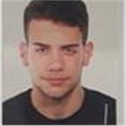 Ragazzo universitario, impartisce lezioni di scienze (biologia) e inglese