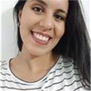 Profesora de inglés imparte clases a niños, adolescentes y adultos en todos los niveles