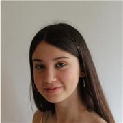 Estudiante universitaria en Ingeniería de Diseño Industrial, con experiencia como profesora de matemáticas y física de bachiller