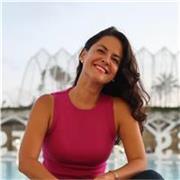 Profesora de Inglés apta para niños, adultos, adolescentes. Profesional en Lenguajes y estudios culturales. Con experiencia.