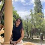 Empática, organizada, exigente y dedicada al progreso académico desde primaria a bachillerato.