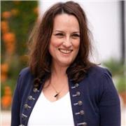 Profesora titulada en Espanol para extranjeros y licenciada en Lenguas romanicas( latin,griego). Adapto mis clases a cada necesidad