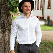 Personal Trainer, der für alle Themen im Bereich Sport, Fitness sowie Ernährung mit Rat und Tat zur Verfügung steht!