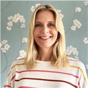 I am a qualified Solution focused hypnotherapist and I have experience working with a coaching-based approach with students 