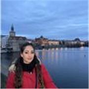 Sono una professoressa di scuola superiore, laureata in ambito economico-giuridico, con una solida preparazione in diritto