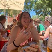 Dono classes d'anglès a Primària, ESO i Batxillerat